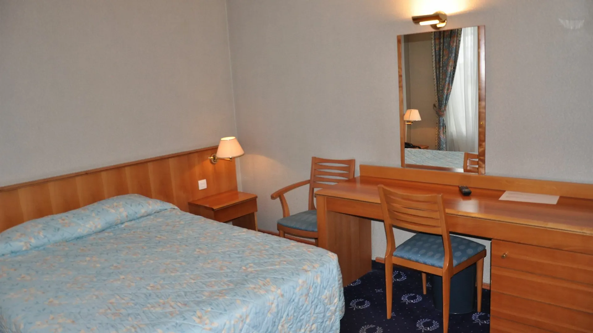Hotell Bleu De Grenelle - Tour Eiffel 4*